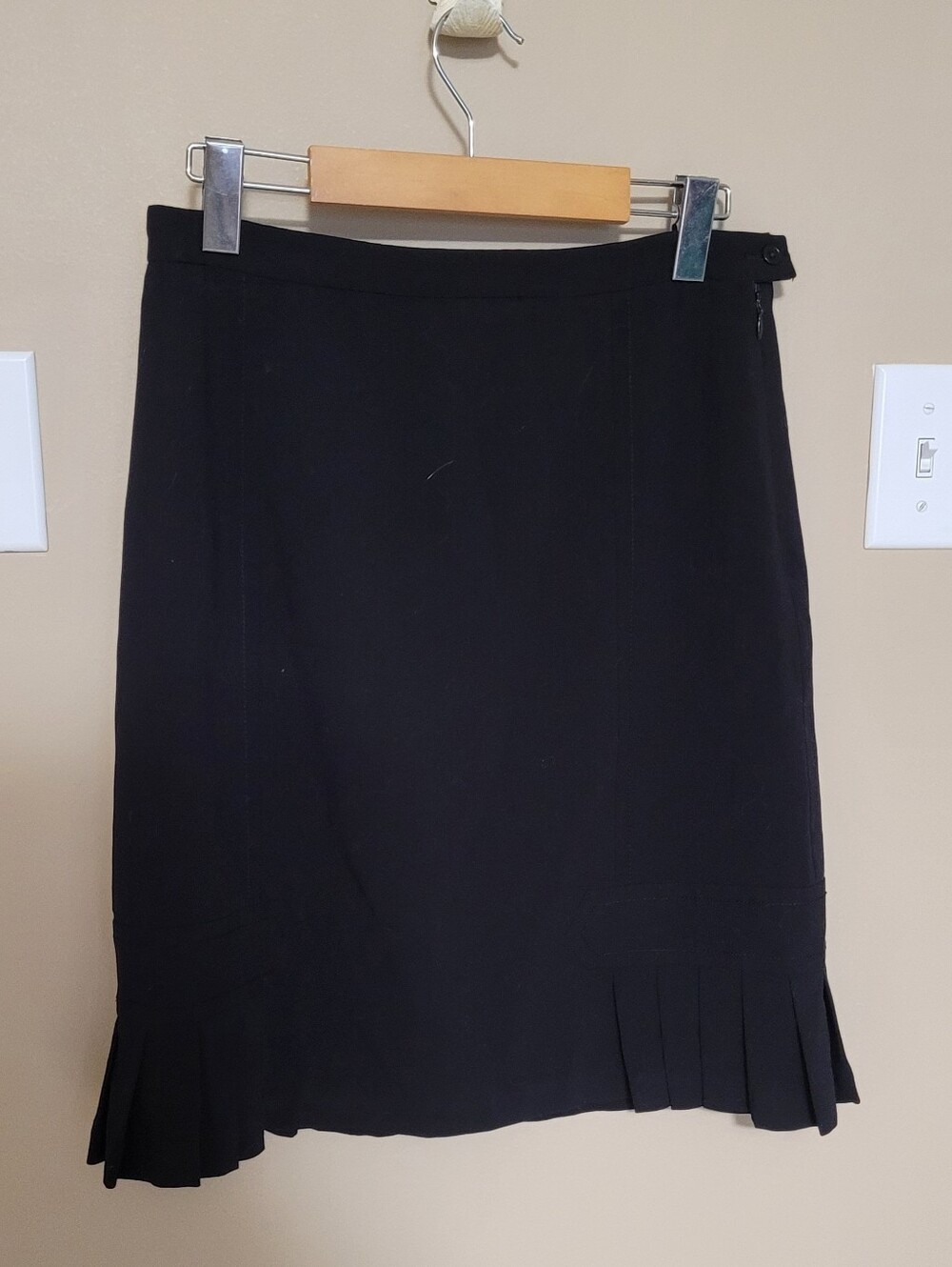 Max Studio Black Midi Skirt with Pleated Hem